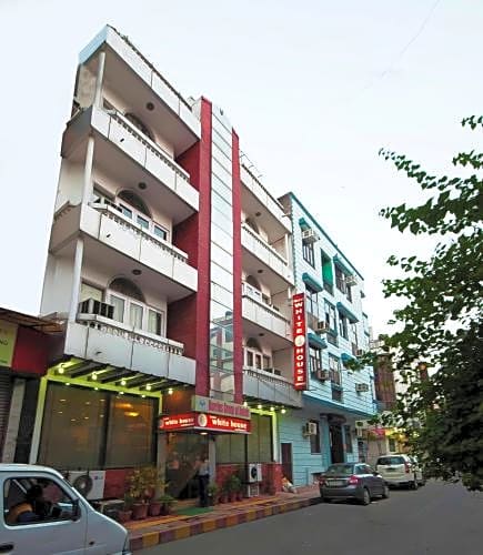 Capital O 2382 Hotel White House Continental