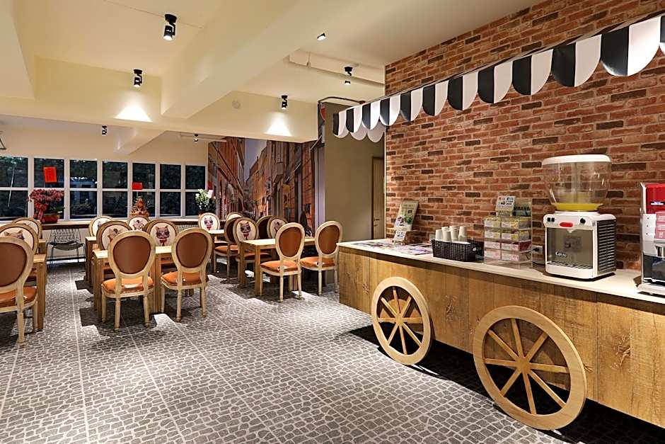 MINI HOTELS (Taichung Station Branch)