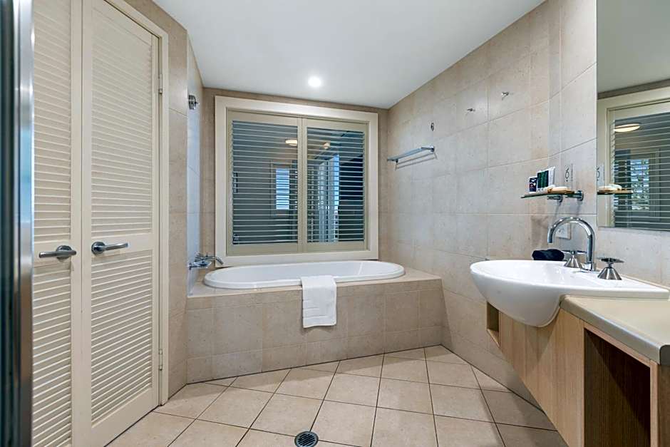 Salt - 2brm apartment with Spa bath and Ocean Views