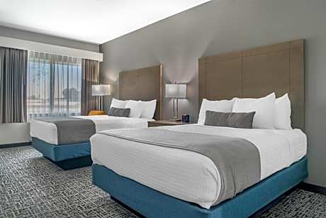 Queen Room with Two Queen Beds and Bath Tub - Disability Access