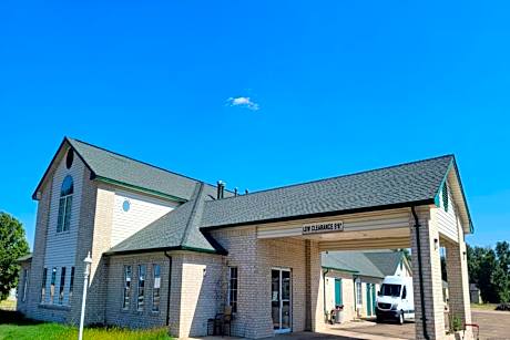 HomeTown Inn By OYO Texhoma, OK