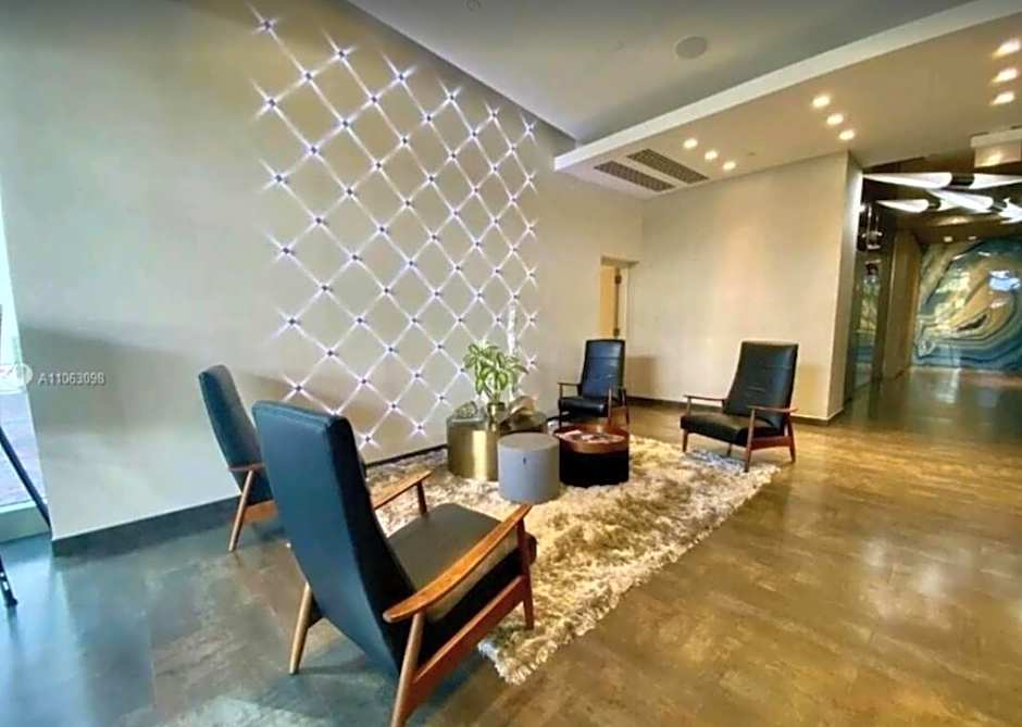 Elite 1BD 1BTH at Midblock