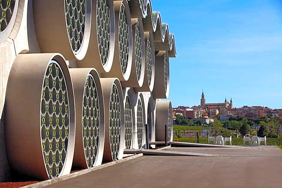 Cava & Hotel Mastinell