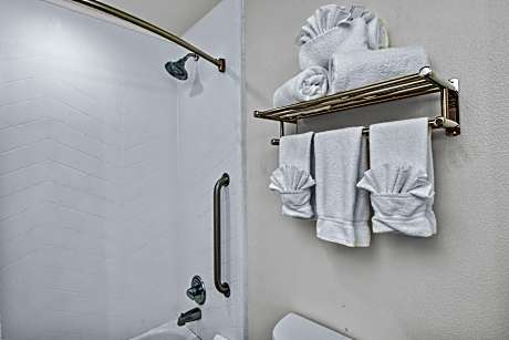 Queen Room with Two Queen Beds - Disability Access Hearing Accessible - Roll-In Shower