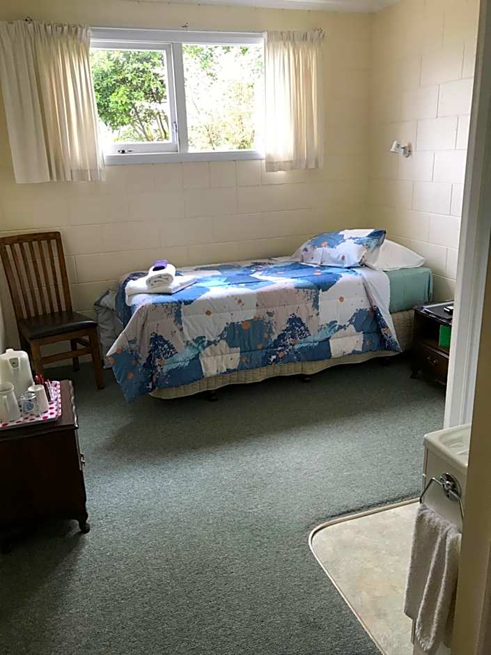 Picton House B&B and Motel