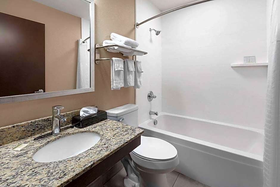 Super 8 by Wyndham Fairmont