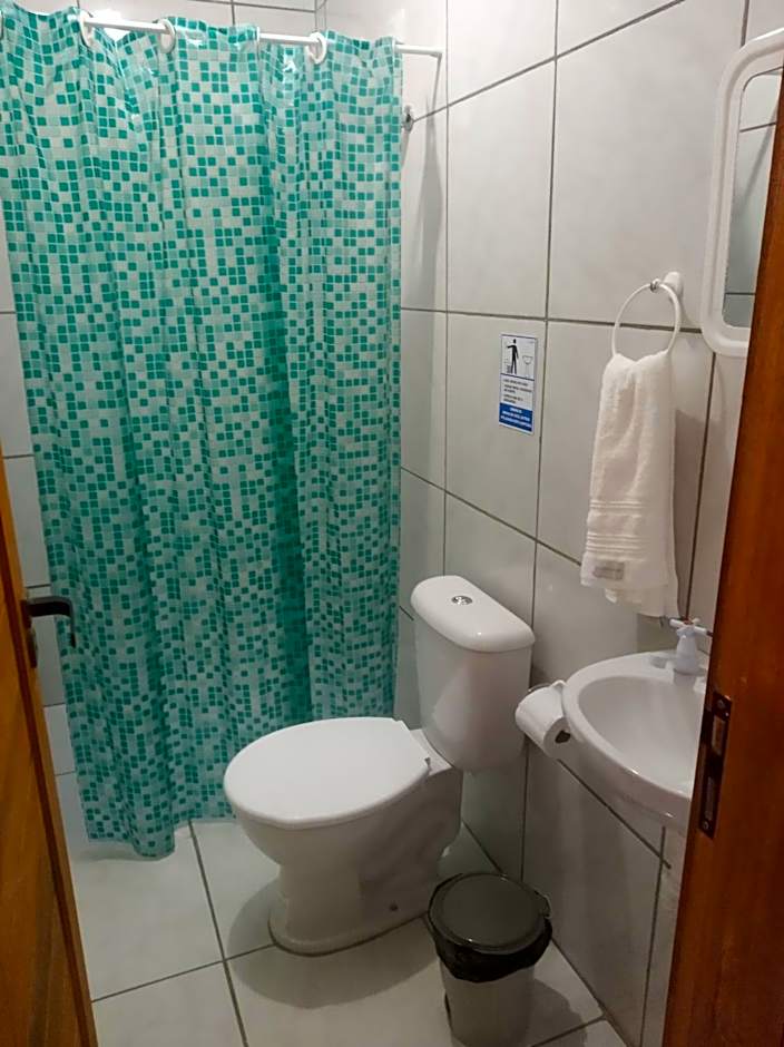 Casa do Mochileiro Airport Hostel & Pousada