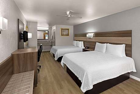 Queen Room with Two Queen Beds - First Floor/Non-Smoking