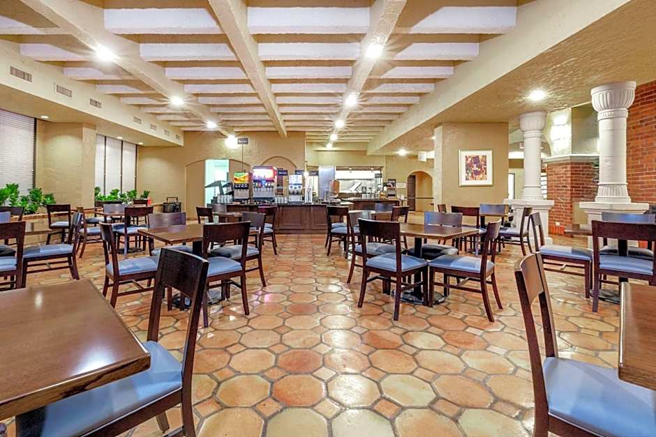 Embassy Suites by Hilton Kansas City Plaza