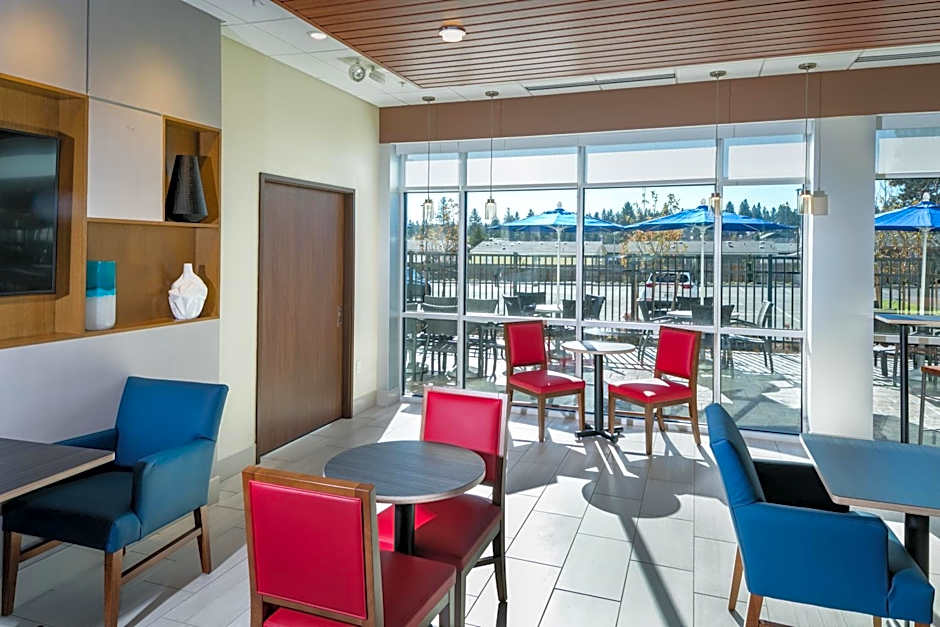 Holiday Inn Express & Suites Bend South By IHG