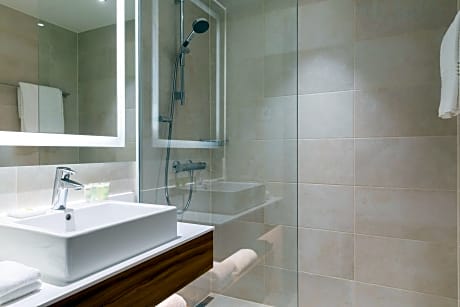 Standard Room, 1 King Bed