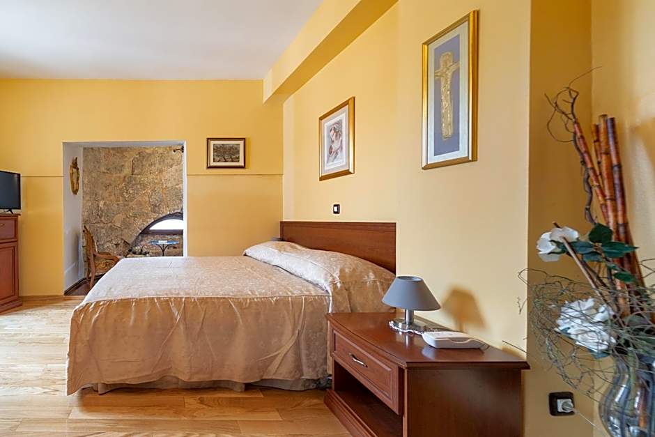 Hotel Peristil