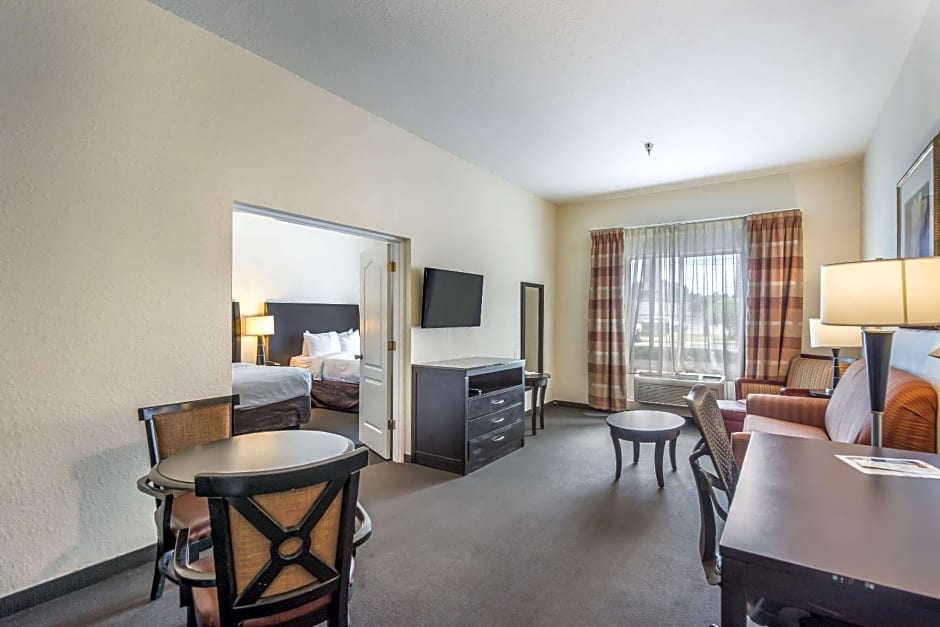 Clarion Inn & Suites Central Clearwater Beach