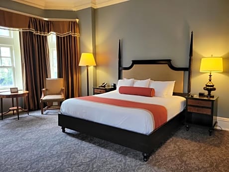 Superior Room with King Bed