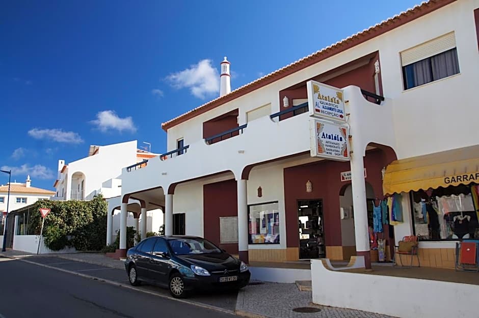 Apartamentos e Quartos Atalaia