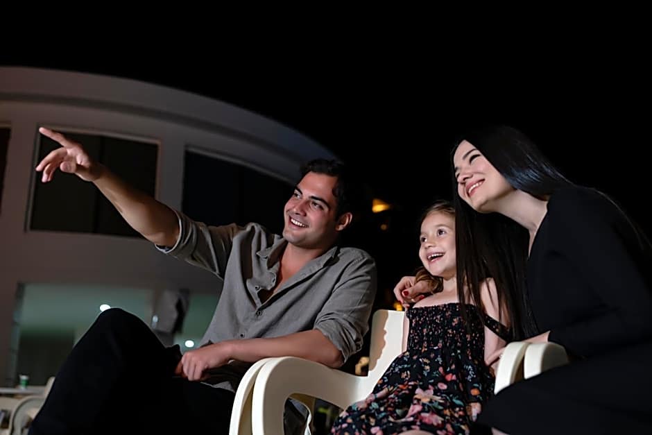 Iz Flower Side Beach Hotel