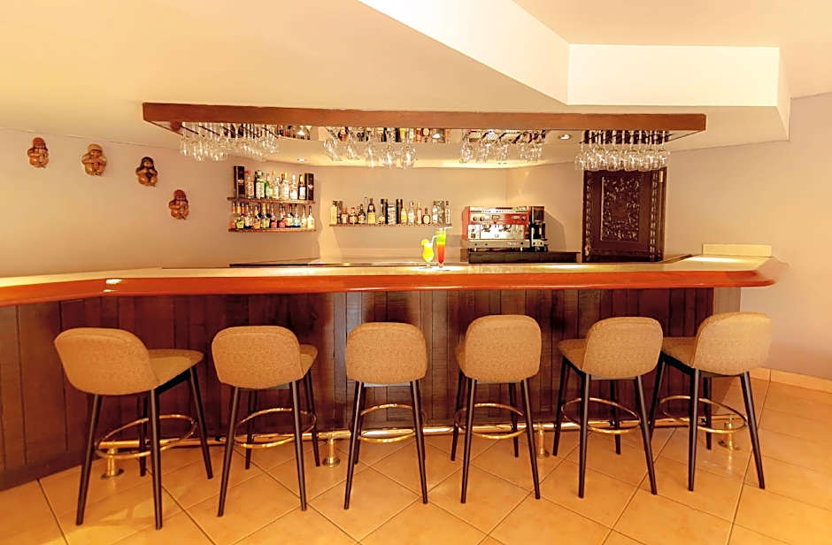 Thunderbird Carrera Hotel & Casino