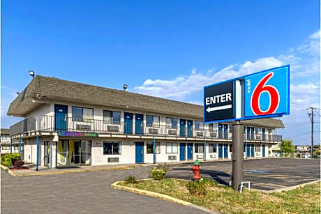 Motel 6 Topeka, KS - Northwest
