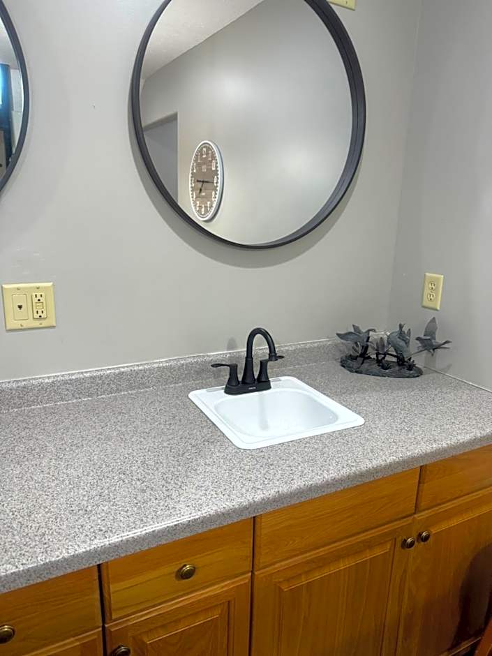 The River Condos Hot Tub Fireplace Family & Pet Friendly River Front 2 to 6 bedroom condos dock
