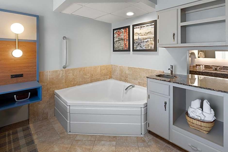 AmericInn by Wyndham Chippewa Falls