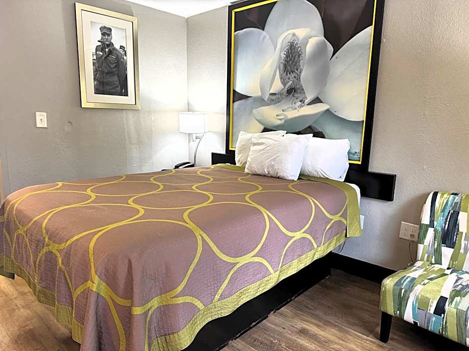 Super 8 by Wyndham Tupelo Airport