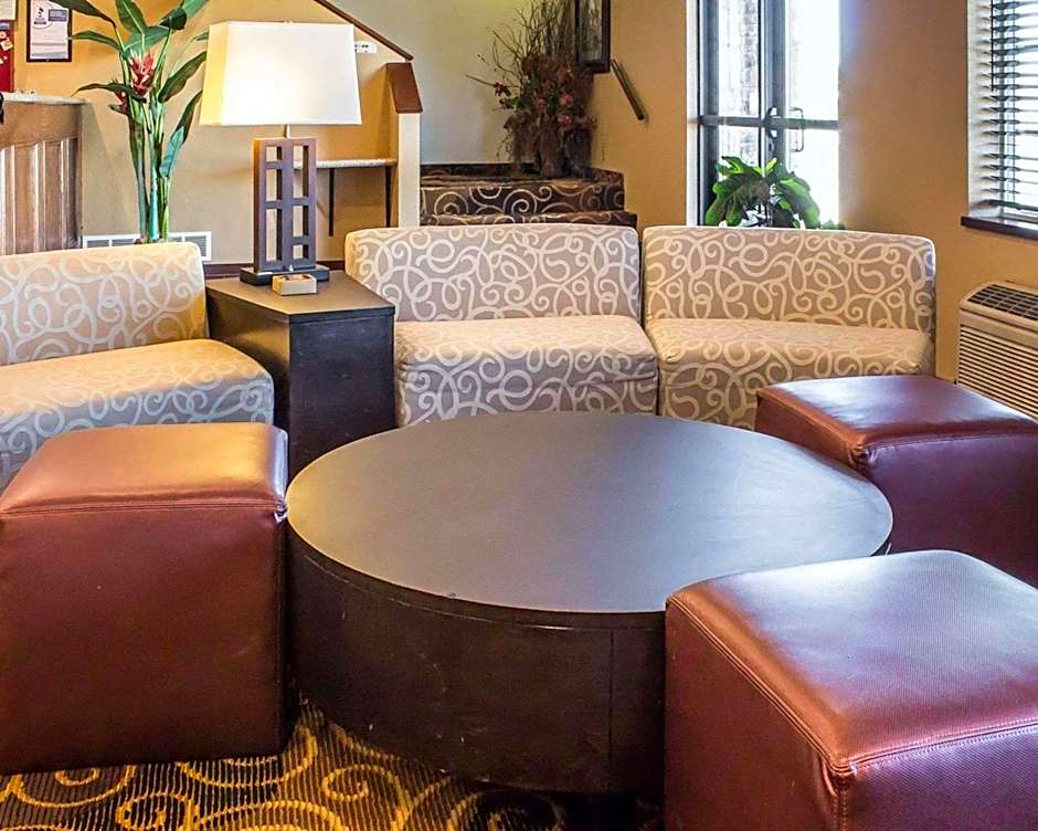Rodeway Inn & Suites Near Okoboji Lake