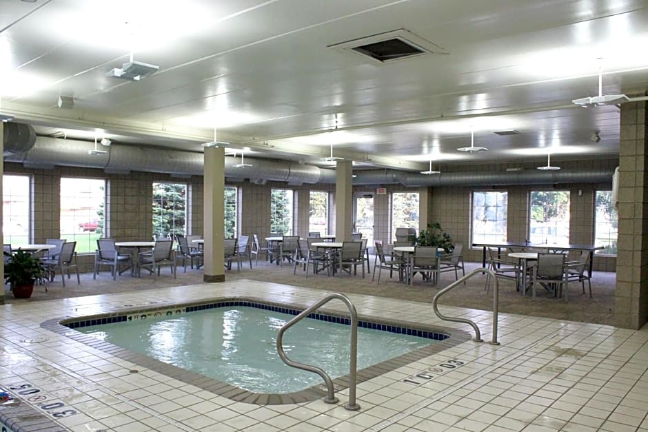 Holiday Inn Express and Suites St. Cloud, an IHG Hotel