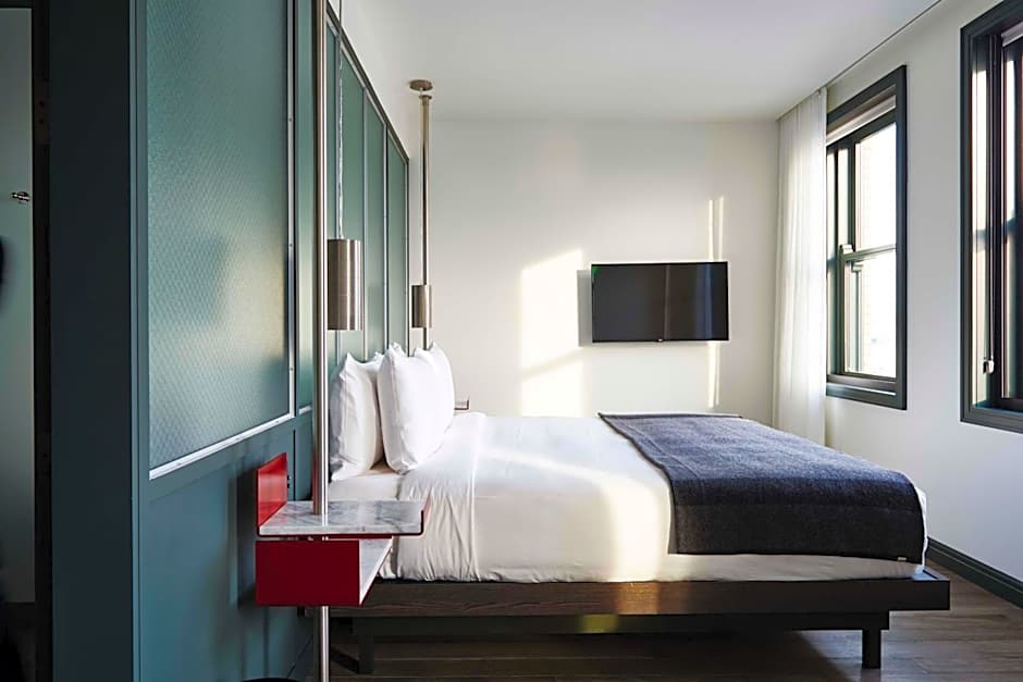 Photo 1 of 6 of Urban King, Hearing/Mobility Accessible, Roll in Shower
