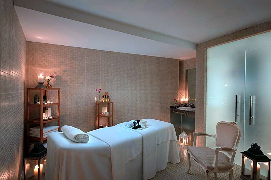 Eugenia de Montijo, Autograph Collection by Marriott