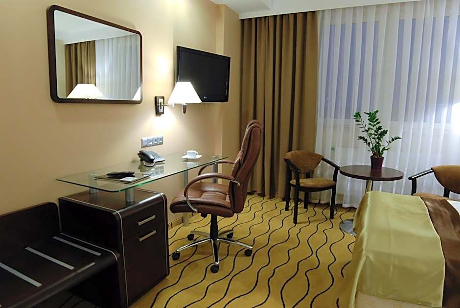 Photo 1 of 5 of Triple Room