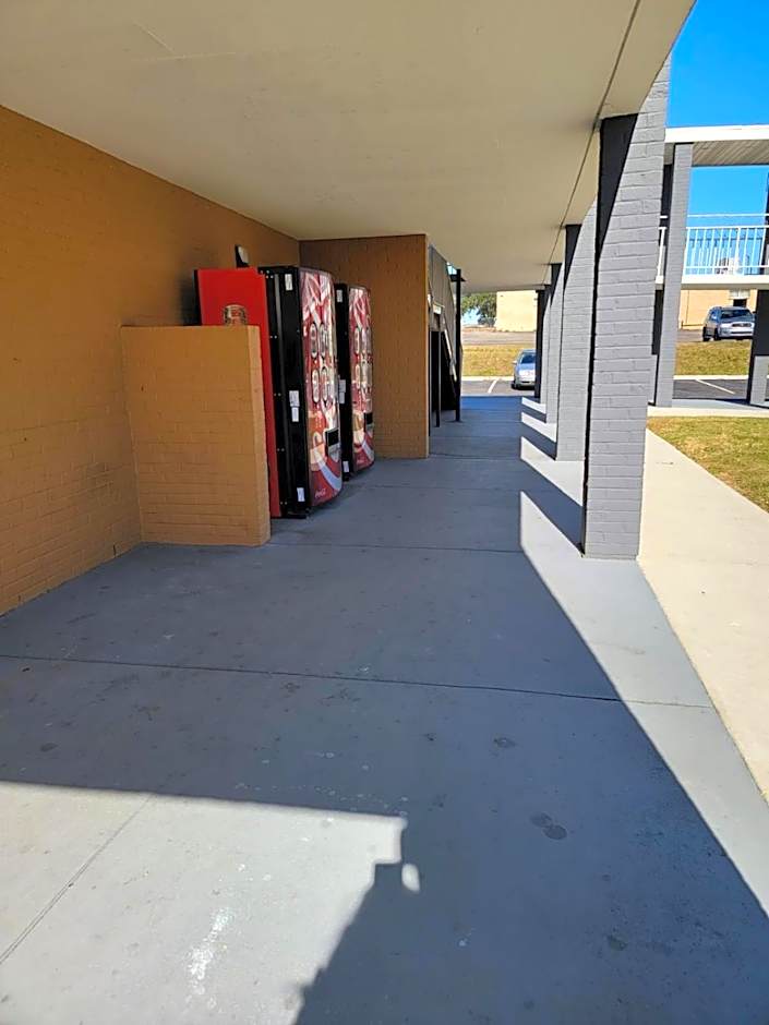 Executive Inn & Suites