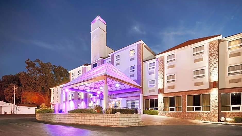 Best Western Plus Sandusky Hotel & Suites