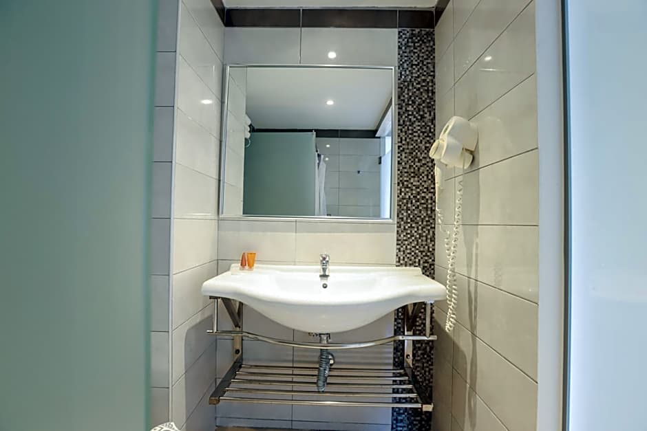 Three Stars Beach Hotel