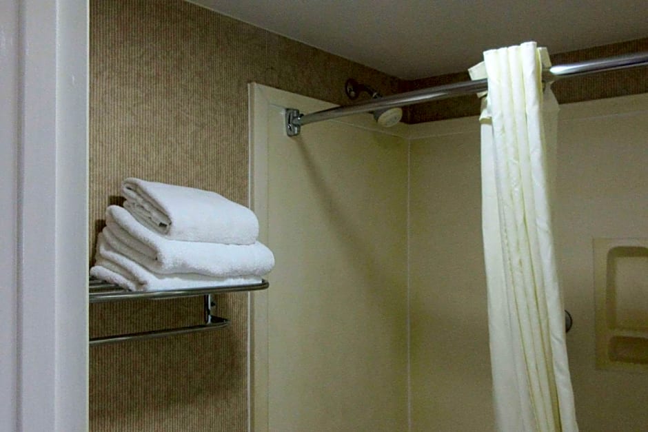 Econo Lodge Inn & Suites Manchester North