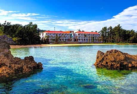 2 Single Beds Non-Smoking First Floor Poolside High Speed Internet Access Microwave And Refrigerator