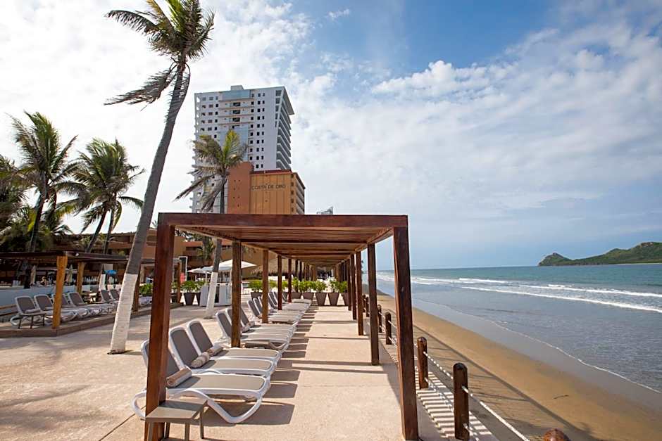 Costa de Oro Beach Hotel