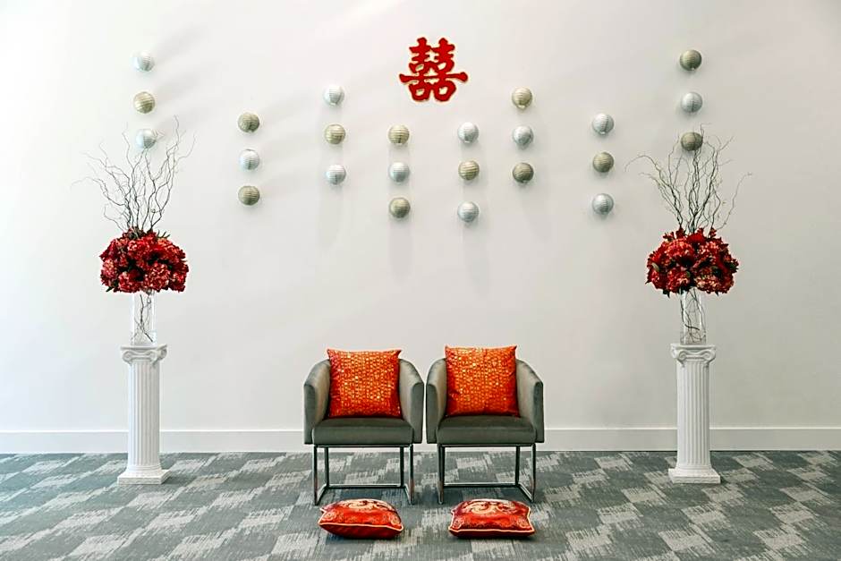 AC Hotel by Marriott San Francisco Airport/Oyster Point Waterfront