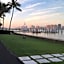 Tropical Beach Condo - Pool, Shops, 86" TV, WiFi