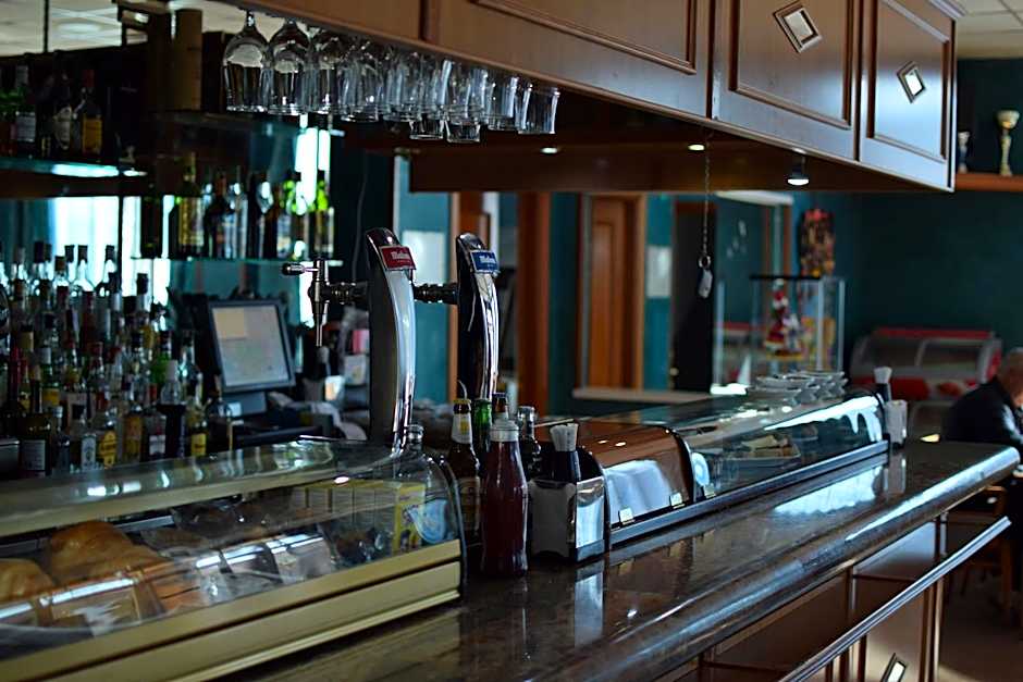 Hotel Los Leones, el más cercano a Warner