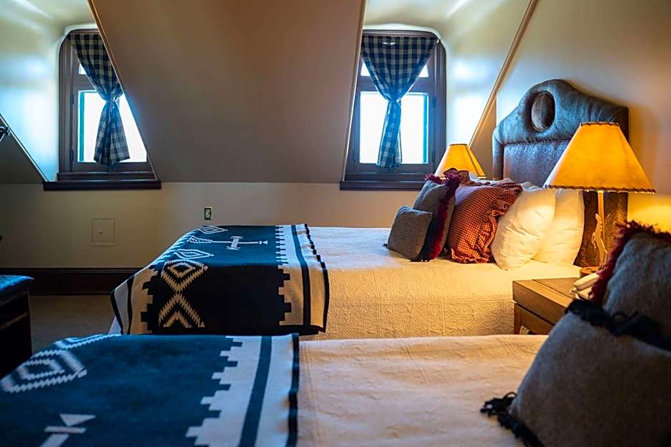 Sheridan Inn, B/W Signature Collection