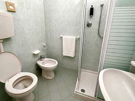 Economy Triple Room