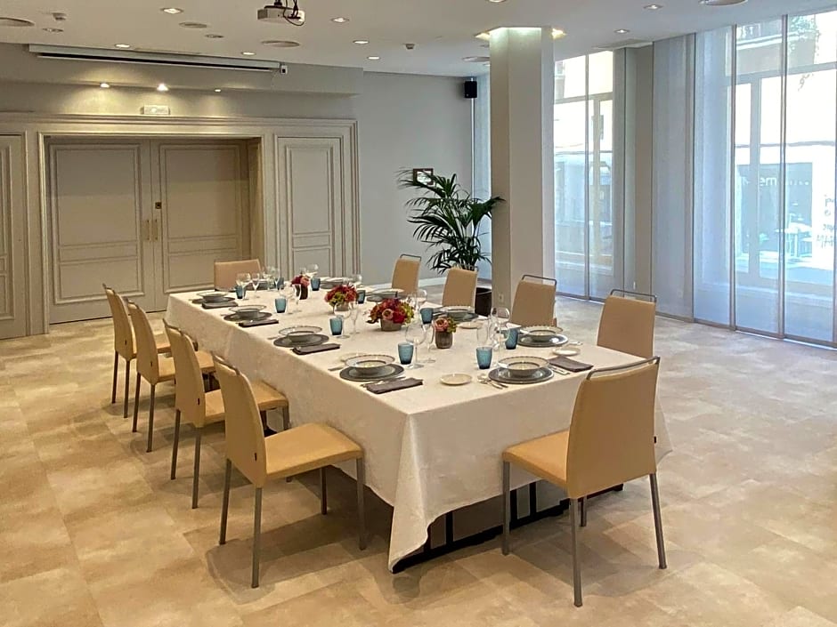 Lamaro Hotel