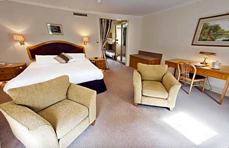 Superior Family Room (2 Adults + 2 Children)