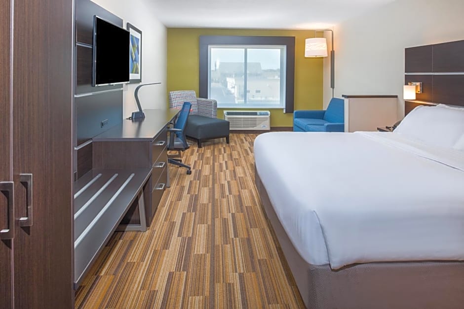 Holiday Inn Express Hotel & Suites Bismarck by IHG