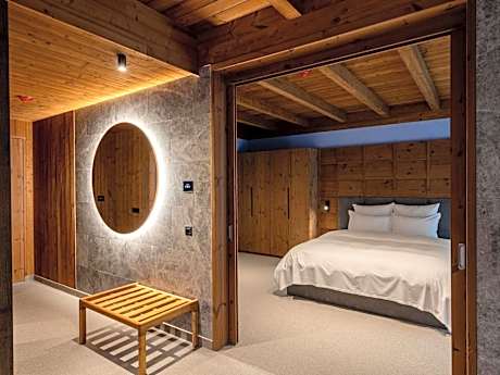 Swiss Select Room with One King Bed