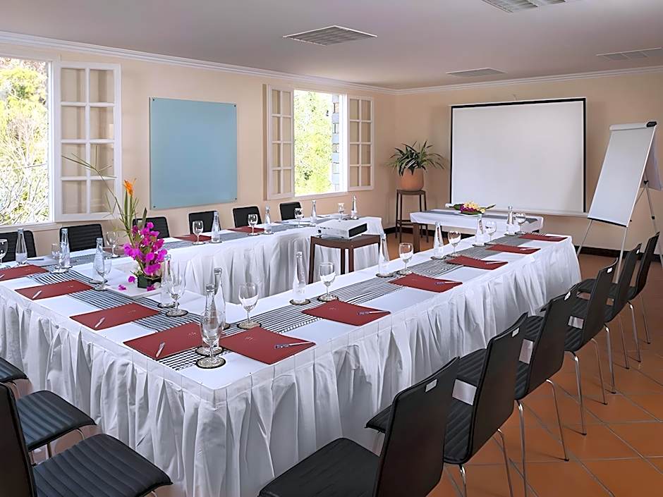 Victoria Nui Sam Lodge