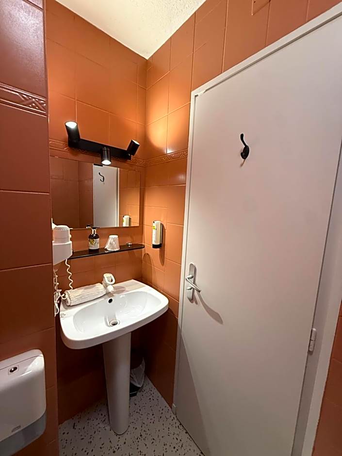 Logis Hôtel La Cascade - Lyon Nord