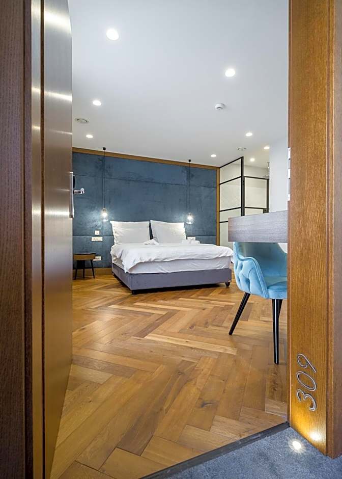 Budapest Eye- Boutique Suites, by BQA