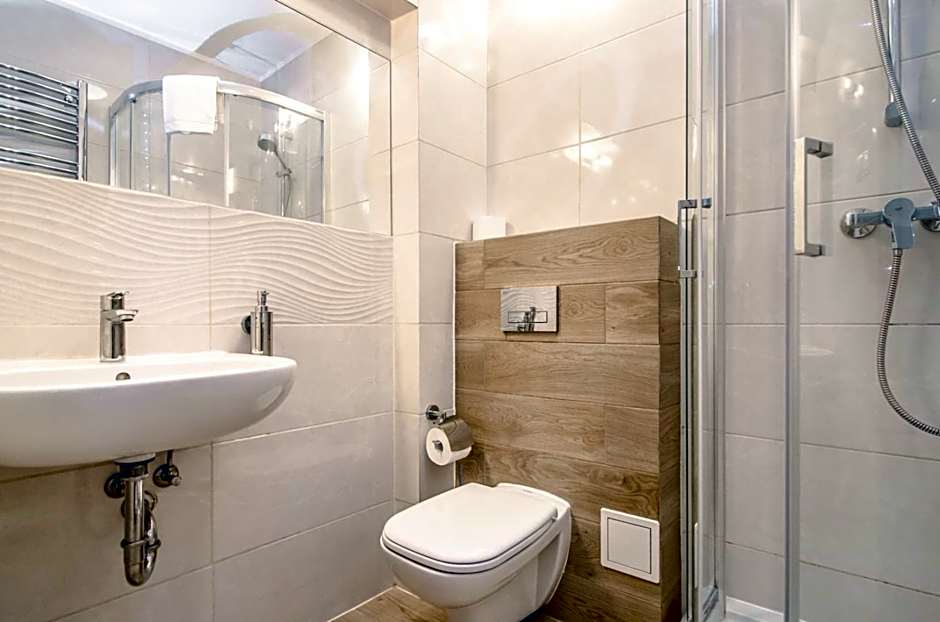 Marina Mielno z widokiem na jezioro