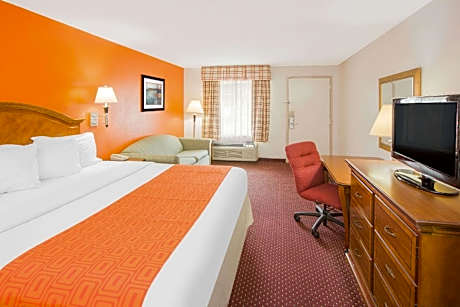 1 King Bed Non-Smoking